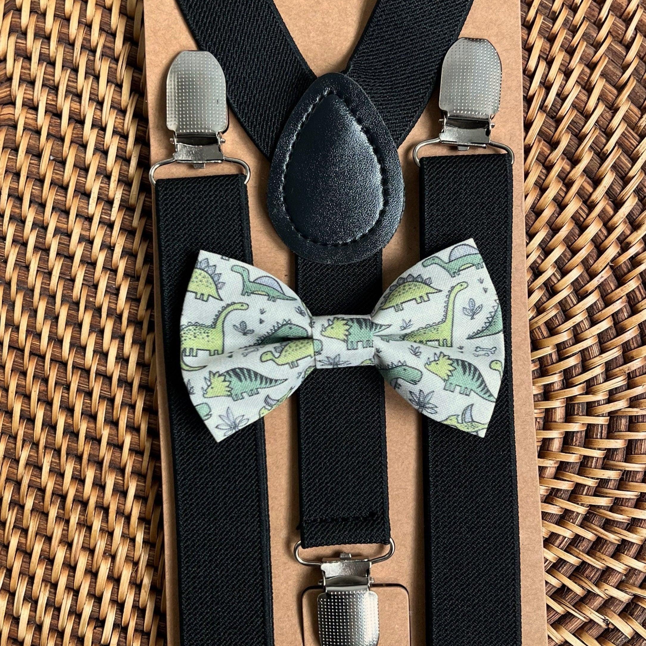Size chart for suspender and bow tie sets from The Bold Bow Tie. Small (6mo-6yr): 18"-29" suspenders, 3.5" bow. Medium (7-12yr): 25.5"-40" suspenders, 4" bow. Adult (13yr-6ft tall): 25.5"-40" suspenders, 4.5" bow. Big & Tall (Over 6ft tall): 31"-53" suspenders, 4.5" bow. Instructions note to measure from the back waistband over the shoulder to the front waistband for a comfortable fit.