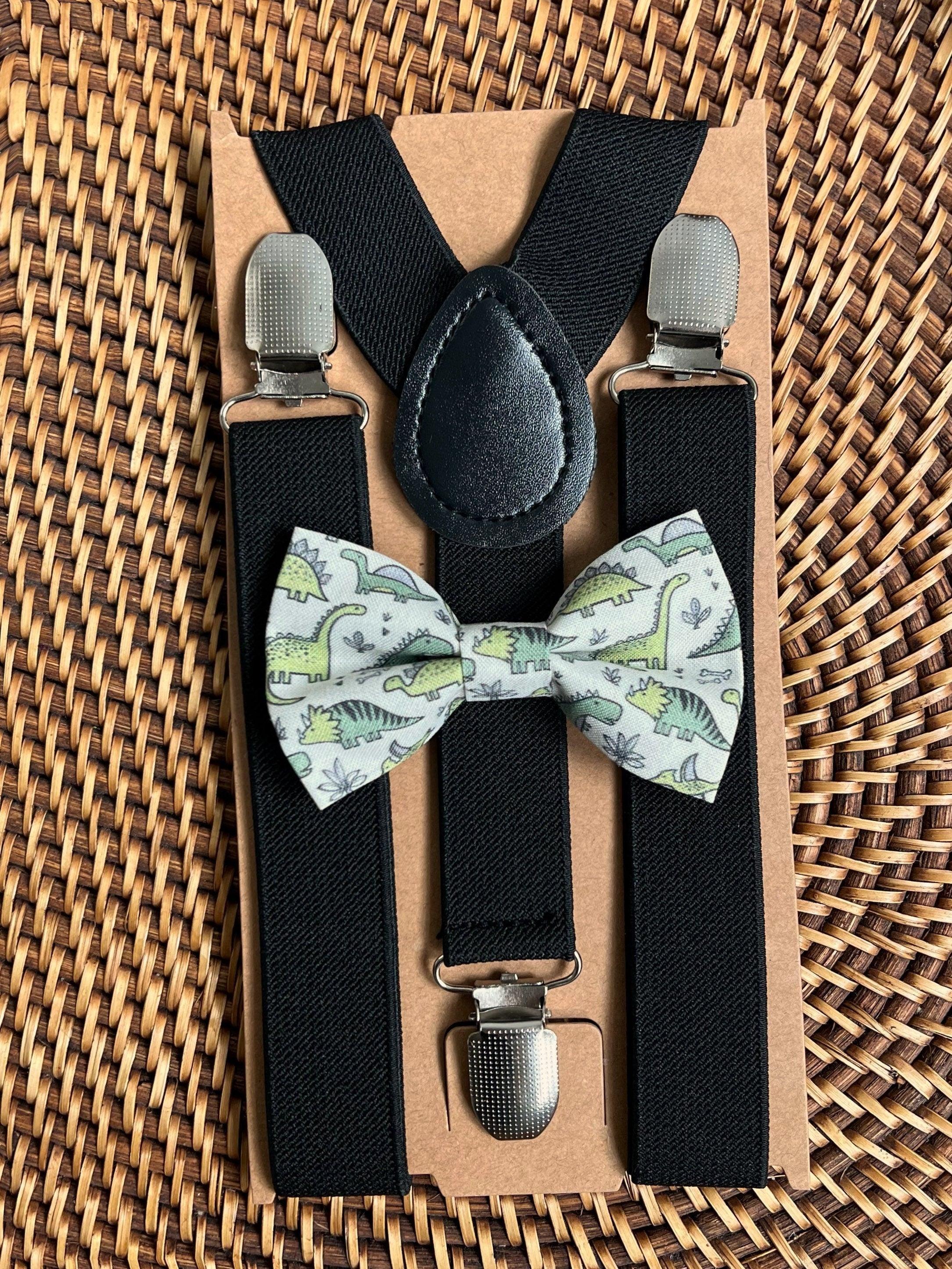 Size chart for suspender and bow tie sets from The Bold Bow Tie. Small (6mo-6yr): 18"-29" suspenders, 3.5" bow. Medium (7-12yr): 25.5"-40" suspenders, 4" bow. Adult (13yr-6ft tall): 25.5"-40" suspenders, 4.5" bow. Big & Tall (Over 6ft tall): 31"-53" suspenders, 4.5" bow. Instructions note to measure from the back waistband over the shoulder to the front waistband for a comfortable fit.