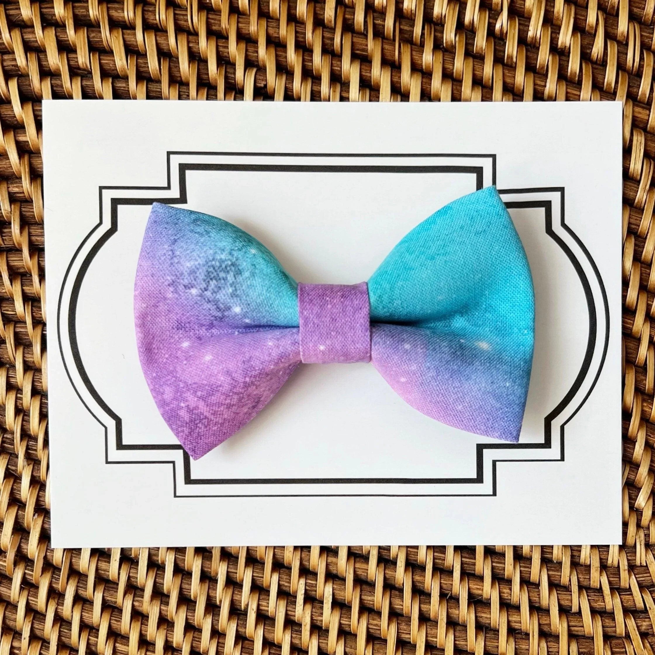 Dog bow tie size chart. Size Small is 3 1/2 inches wide for small dogs under 15 lbs. Size Medium is 4 inches wide for medium dogs between 15 band 40 lbs. Size Large is 4 1/2 inches wide for Large Dogs between 40 band 80 lbs. Size Extra Large is 5 1/2 inches wide for Extra Large Dogs over 80 lbs. Sizing is up to preference and pet bow ties slide on to dog collars with elastic.