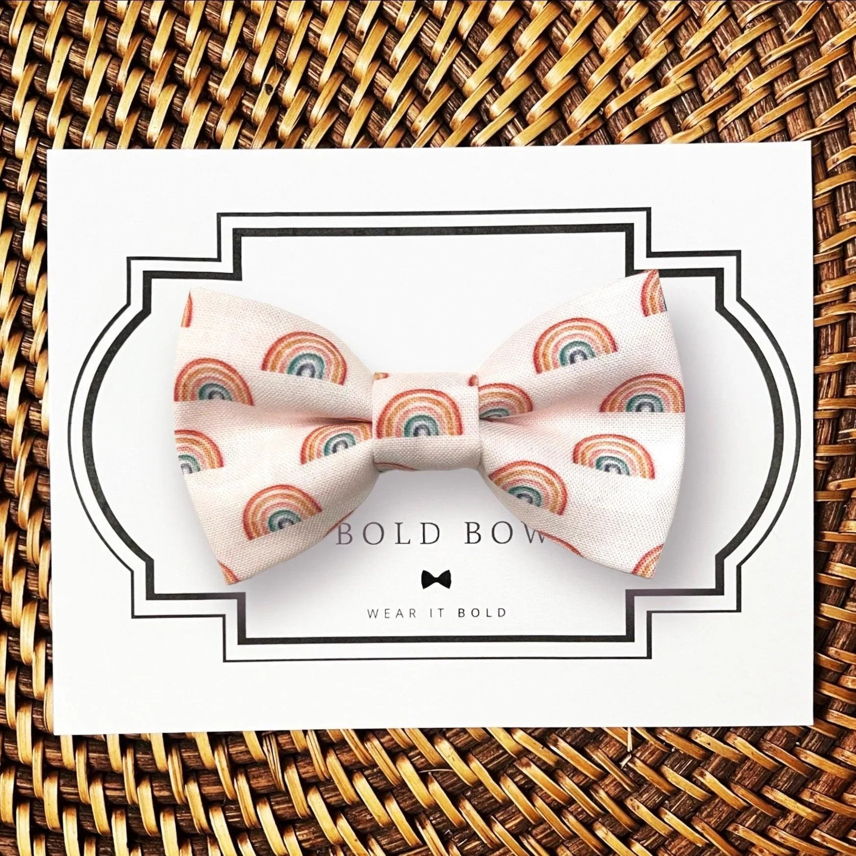 Dog bow tie size chart. Size Small is 3 1/2 inches wide for small dogs under 15 lbs. Size Medium is 4 inches wide for medium dogs between 15 band 40 lbs. Size Large is 4 1/2 inches wide for Large Dogs between 40 band 80 lbs. Size Extra Large is 5 1/2 inches wide for Extra Large Dogs over 80 lbs. Sizing is up to preference and pet bow ties slide on to dog collars with elastic.