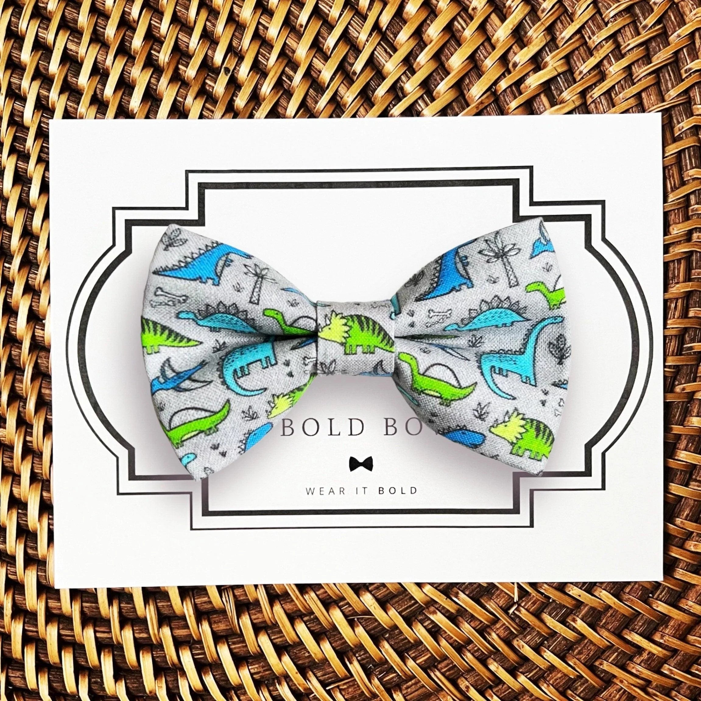 Dog bow tie size chart. Size Small is 3 1/2 inches wide for small dogs under 15 lbs. Size Medium is 4 inches wide for medium dogs between 15 band 40 lbs. Size Large is 4 1/2 inches wide for Large Dogs between 40 band 80 lbs. Size Extra Large is 5 1/2 inches wide for Extra Large Dogs over 80 lbs. Sizing is up to preference and pet bow ties slide on to dog collars with elastic.