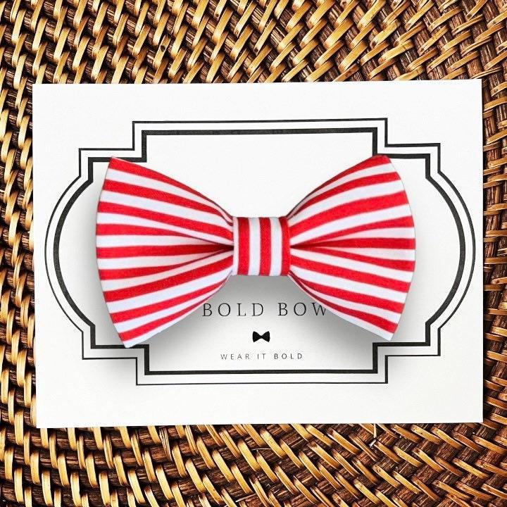 Dog bow tie size chart. Size Small is 3 1/2 inches wide for small dogs under 15 lbs. Size Medium is 4 inches wide for medium dogs between 15 band 40 lbs. Size Large is 4 1/2 inches wide for Large Dogs between 40 band 80 lbs. Size Extra Large is 5 1/2 inches wide for Extra Large Dogs over 80 lbs. Sizing is up to preference and pet bow ties slide on to dog collars with elastic.