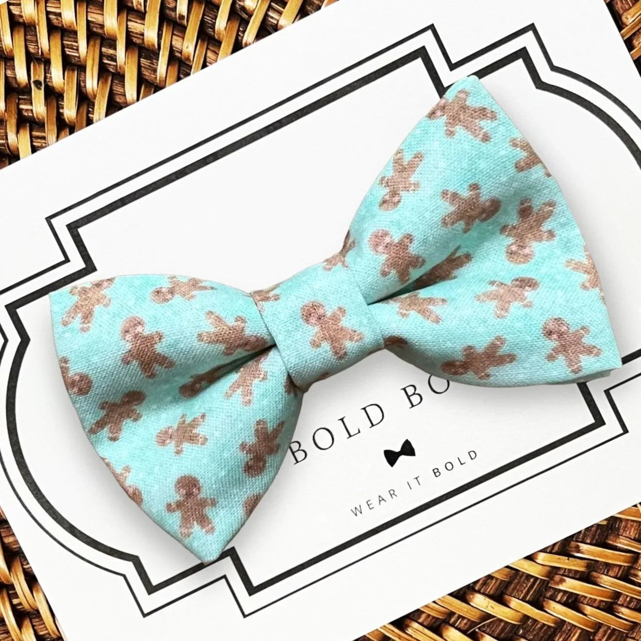 Dog bow tie size chart. Size Small is 3 1/2 inches wide for small dogs under 15 lbs. Size Medium is 4 inches wide for medium dogs between 15 band 40 lbs. Size Large is 4 1/2 inches wide for Large Dogs between 40 band 80 lbs. Size Extra Large is 5 1/2 inches wide for Extra Large Dogs over 80 lbs. Sizing is up to preference and pet bow ties slide on to dog collars with elastic.