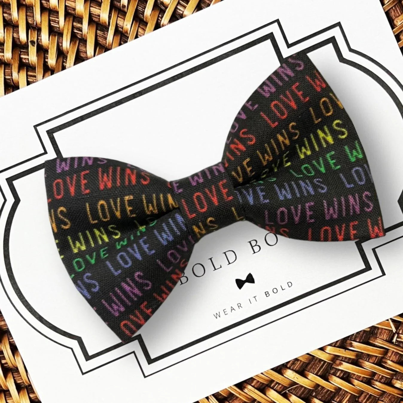 Dog bow tie size chart. Size Small is 3 1/2 inches wide for small dogs under 15 lbs. Size Medium is 4 inches wide for medium dogs between 15 band 40 lbs. Size Large is 4 1/2 inches wide for Large Dogs between 40 band 80 lbs. Size Extra Large is 5 1/2 inches wide for Extra Large Dogs over 80 lbs. Sizing is up to preference and pet bow ties slide on to dog collars with elastic.