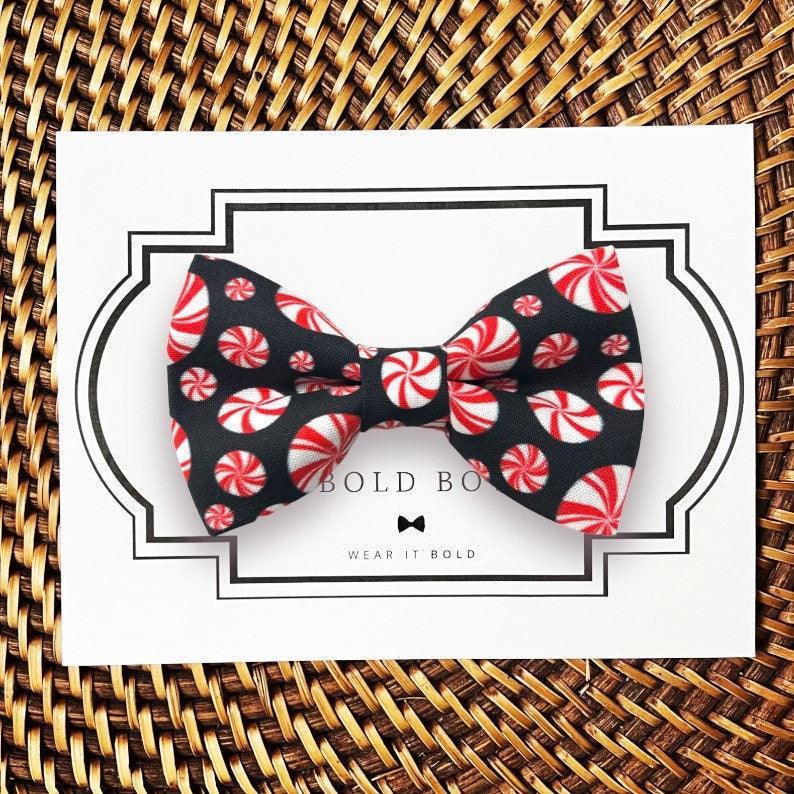 Dog bow tie size chart. Size Small is 3 1/2 inches wide for small dogs under 15 lbs. Size Medium is 4 inches wide for medium dogs between 15 band 40 lbs. Size Large is 4 1/2 inches wide for Large Dogs between 40 band 80 lbs. Size Extra Large is 5 1/2 inches wide for Extra Large Dogs over 80 lbs. Sizing is up to preference and pet bow ties slide on to dog collars with elastic.