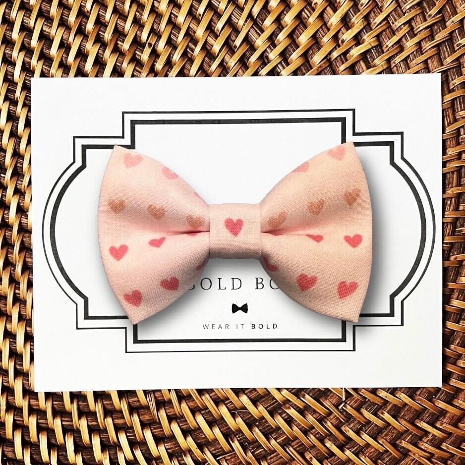 Dog bow tie size chart. Size Small is 3 1/2 inches wide for small dogs under 15 lbs. Size Medium is 4 inches wide for medium dogs between 15 band 40 lbs. Size Large is 4 1/2 inches wide for Large Dogs between 40 band 80 lbs. Size Extra Large is 5 1/2 inches wide for Extra Large Dogs over 80 lbs. Sizing is up to preference and pet bow ties slide on to dog collars with elastic.