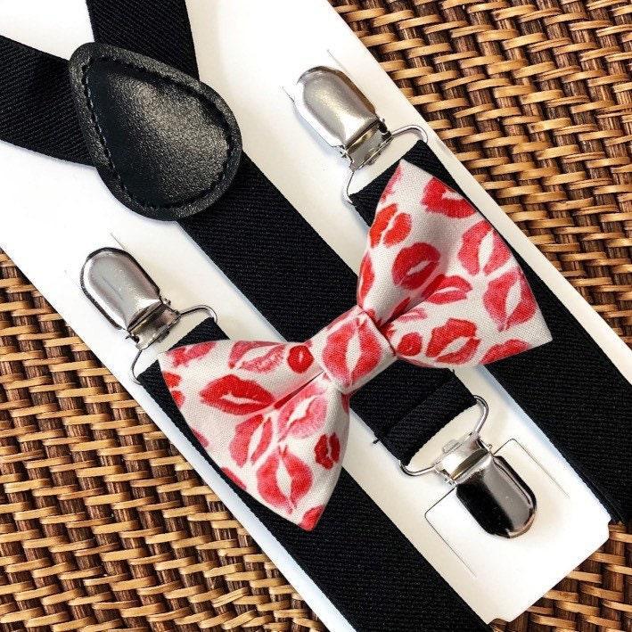 Size chart for suspender and bow tie sets from The Bold Bow Tie. Small (6mo-6yr): 18"-29" suspenders, 3.5" bow. Medium (7-12yr): 25.5"-40" suspenders, 4" bow. Adult (13yr-6ft tall): 25.5"-40" suspenders, 4.5" bow. Big & Tall (Over 6ft tall): 31"-53" suspenders, 4.5" bow. Instructions note to measure from the back waistband over the shoulder to the front waistband for a comfortable fit.