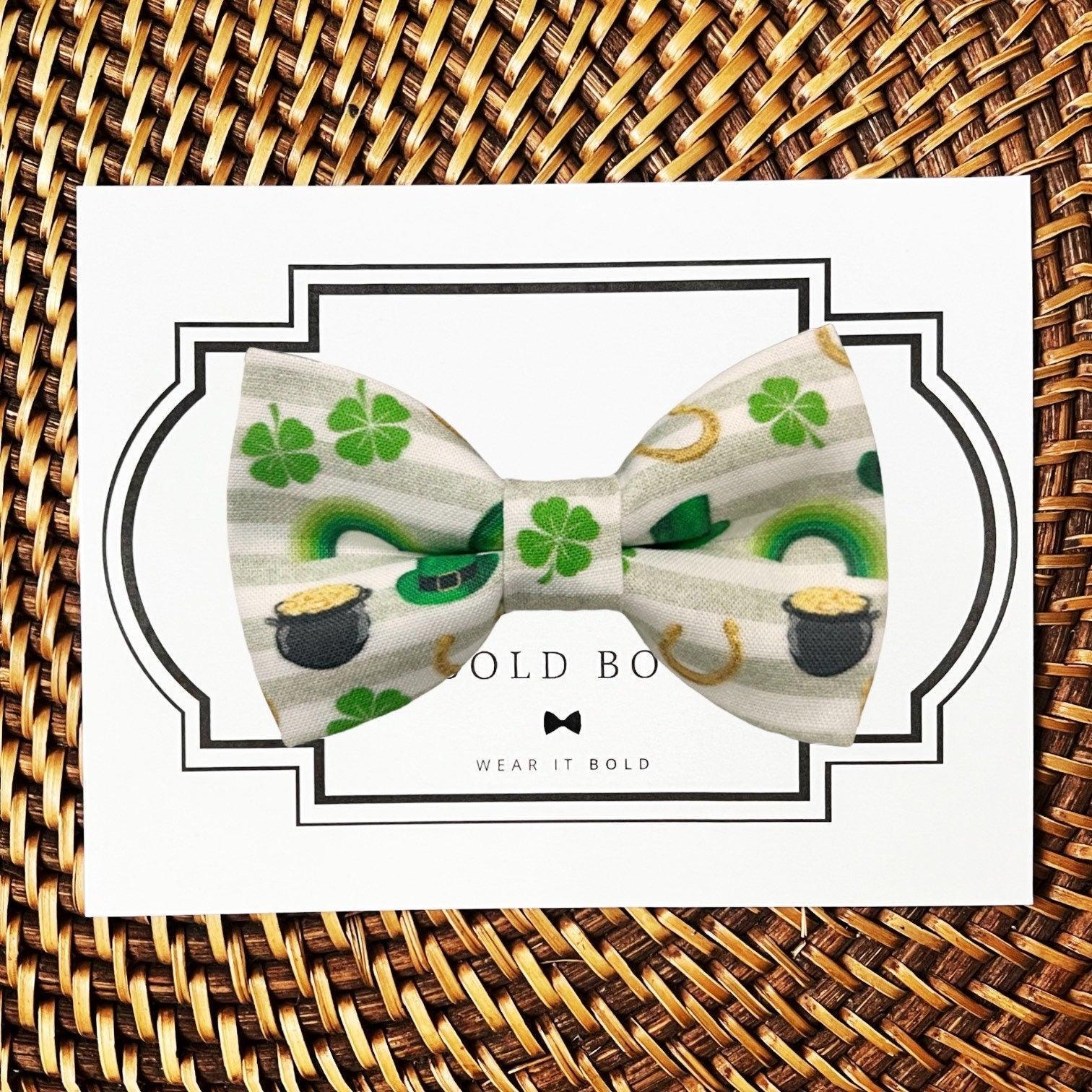 Dog bow tie size chart. Size Small is 3 1/2 inches wide for small dogs under 15 lbs. Size Medium is 4 inches wide for medium dogs between 15 band 40 lbs. Size Large is 4 1/2 inches wide for Large Dogs between 40 band 80 lbs. Size Extra Large is 5 1/2 inches wide for Extra Large Dogs over 80 lbs. Sizing is up to preference and pet bow ties slide on to dog collars with elastic.