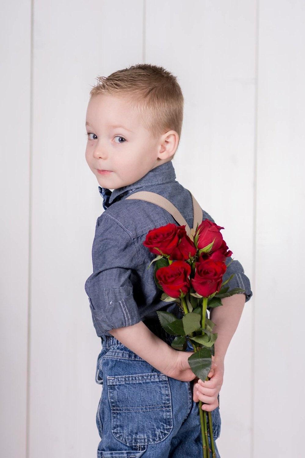 Ring bearer in tan suspenders