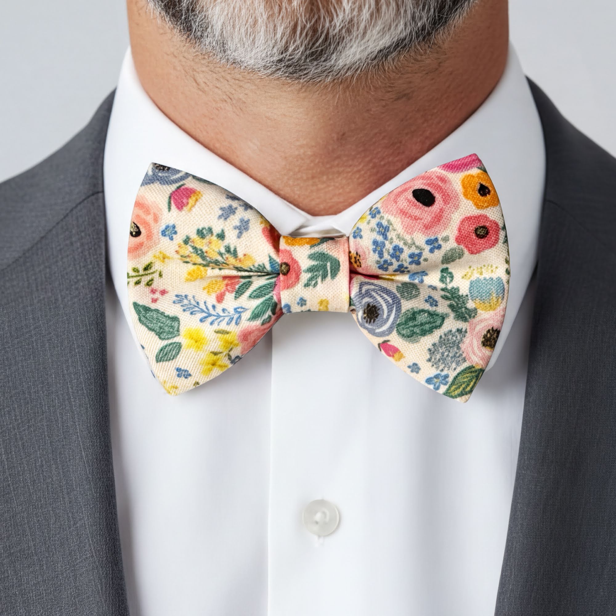 Size chart for suspender and bow tie sets from The Bold Bow Tie. Small (6mo-6yr): 18"-29" suspenders, 3.5" bow. Medium (7-12yr): 25.5"-40" suspenders, 4" bow. Adult (13yr-6ft tall): 25.5"-40" suspenders, 4.5" bow. Big & Tall (Over 6ft tall): 31"-53" suspenders, 4.5" bow. Instructions note to measure from the back waistband over the shoulder to the front waistband for a comfortable fit.