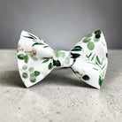 Floral bow tie for men on a gray background.