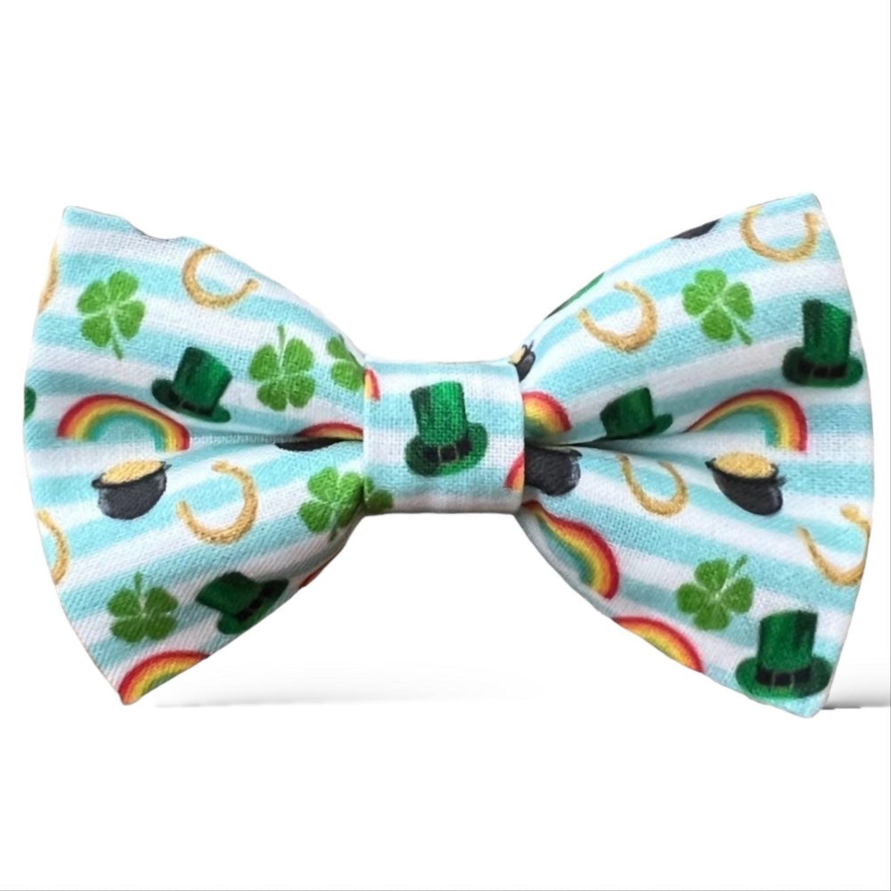 Size chart for pre-tied bow ties from The Bold Bow Tie detailing measurements across three sizes. Small is 3.5 inches wide and recommended for ages 6 months to 5 years. Medium is 4 inches wide and recommended for ages 6 to 12 years. Large is 4.5 inches wide and recommended for ages 13 years and up. Visual icons illustrate the relative sizes with horizontal arrows showing that width is measured from wingtip to wingtip. Bottom text notes that all bow ties are pre-tied and ready to add to your outfit.