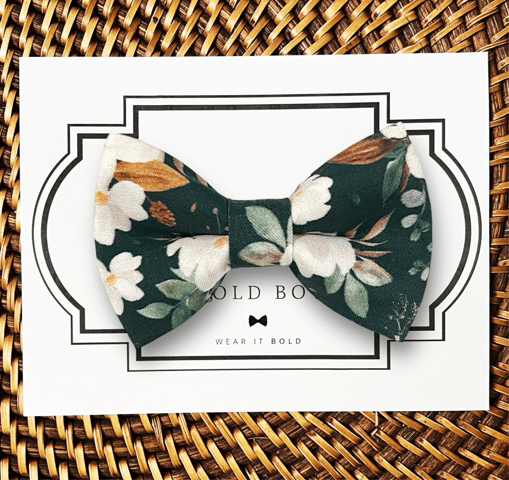 Emerald green floral men’s bow tie for wedding.
