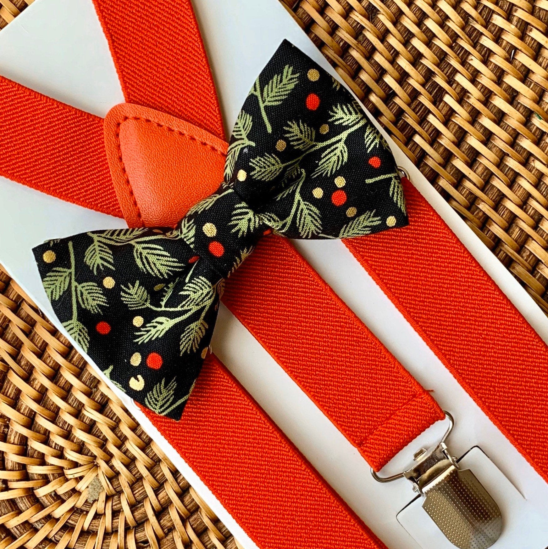Mistletoe Bow Tie & Red Suspenders Set